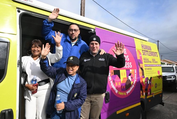 City of Cape Town representatives and community members pictured alongside the Human Settlements mobile service vehicle, which brings housing assistance closer to residents. Photo: City of Cape Town.