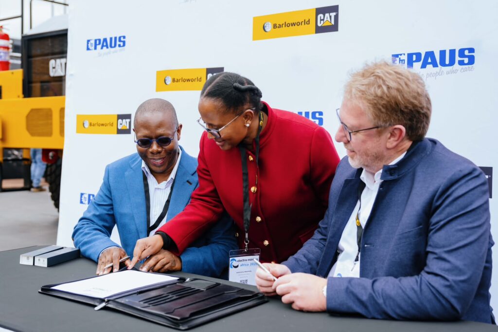 Signing Ceremony_from left to right Dominic Sewela, CEO of Barloworld Group, Andronicca Masemola, CEO of Barloworld Cat and Franz Joseph from Paus